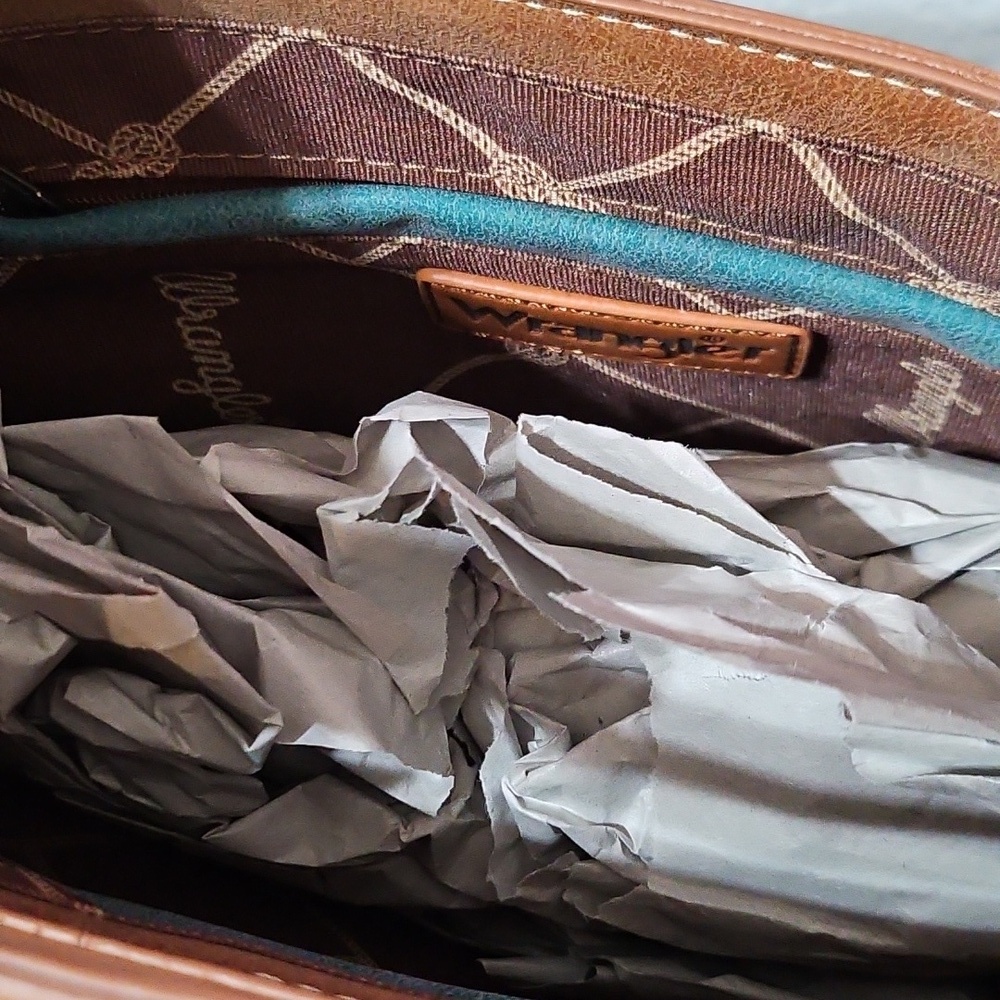Wrangler Crossbody - Picture 3 of 5